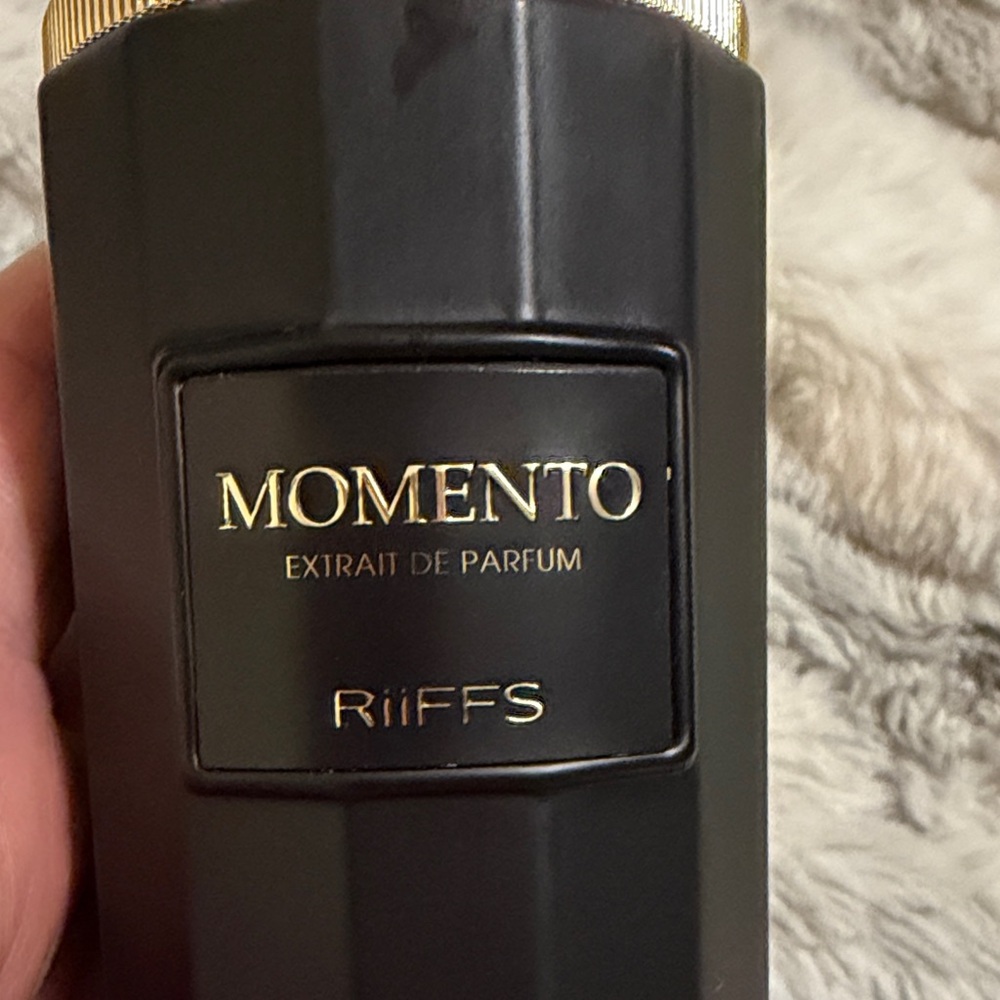 Momento Black and Gold Perfume - Picture 2 of 4